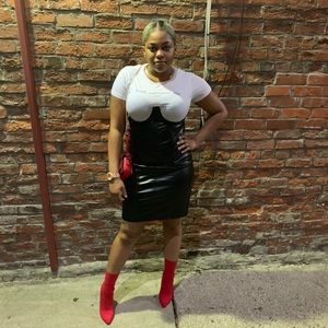 Fashion nova leather skirt